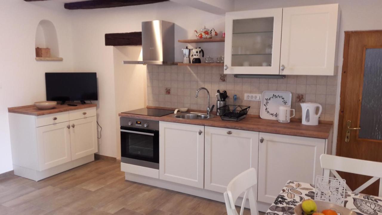 Apartment Nena- Apartman Sa Posebnim Ulazom U Prizemlju, Terasom I Zelenom Okucnicom Rakotule Екстериор снимка