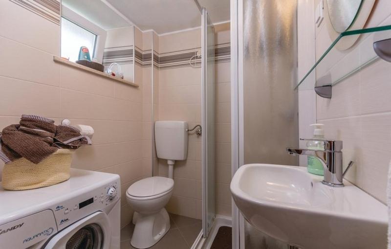 Apartment Nena- Apartman Sa Posebnim Ulazom U Prizemlju, Terasom I Zelenom Okucnicom Rakotule Екстериор снимка